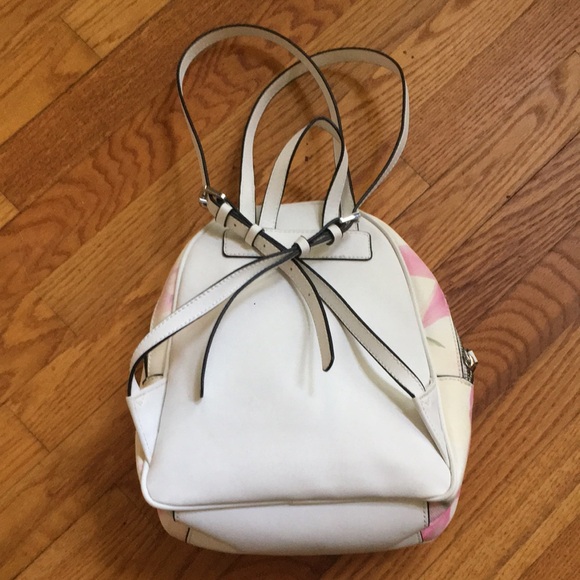 Guess backpack - Picture 2 of 5